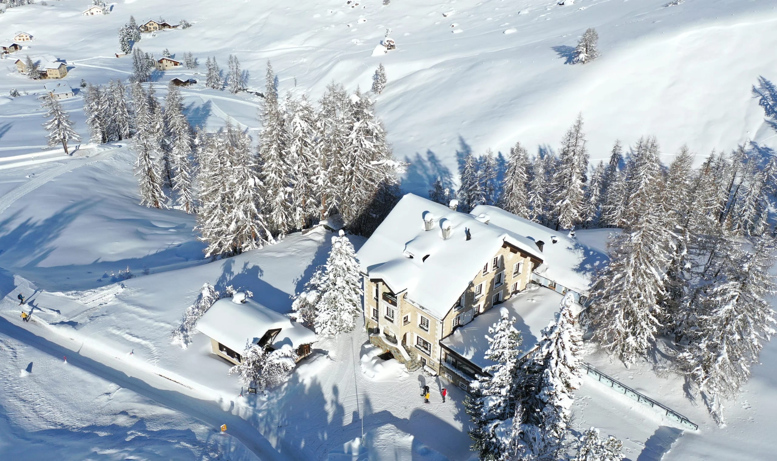Hotel Sonne Fex im winterlichen Fextal im Engadin