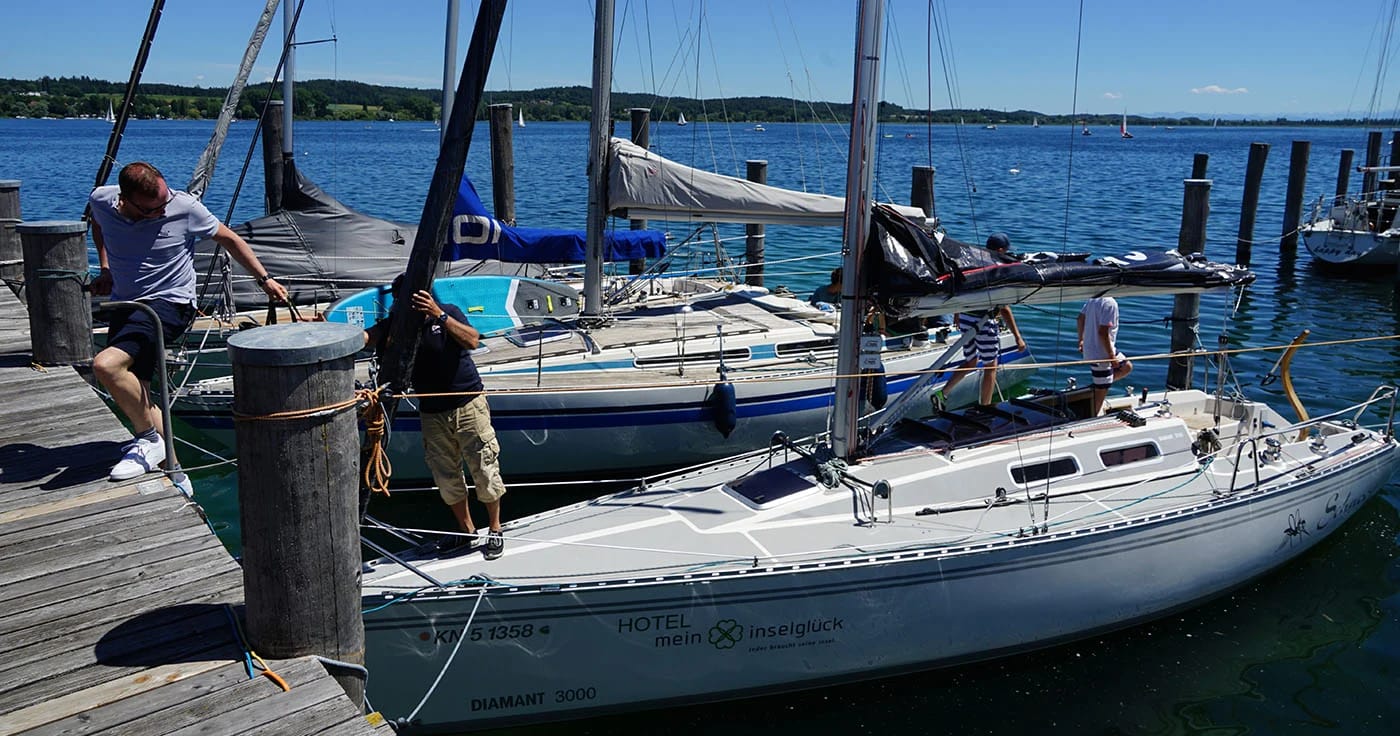 Segelboote am Steg auf dem Bodensee