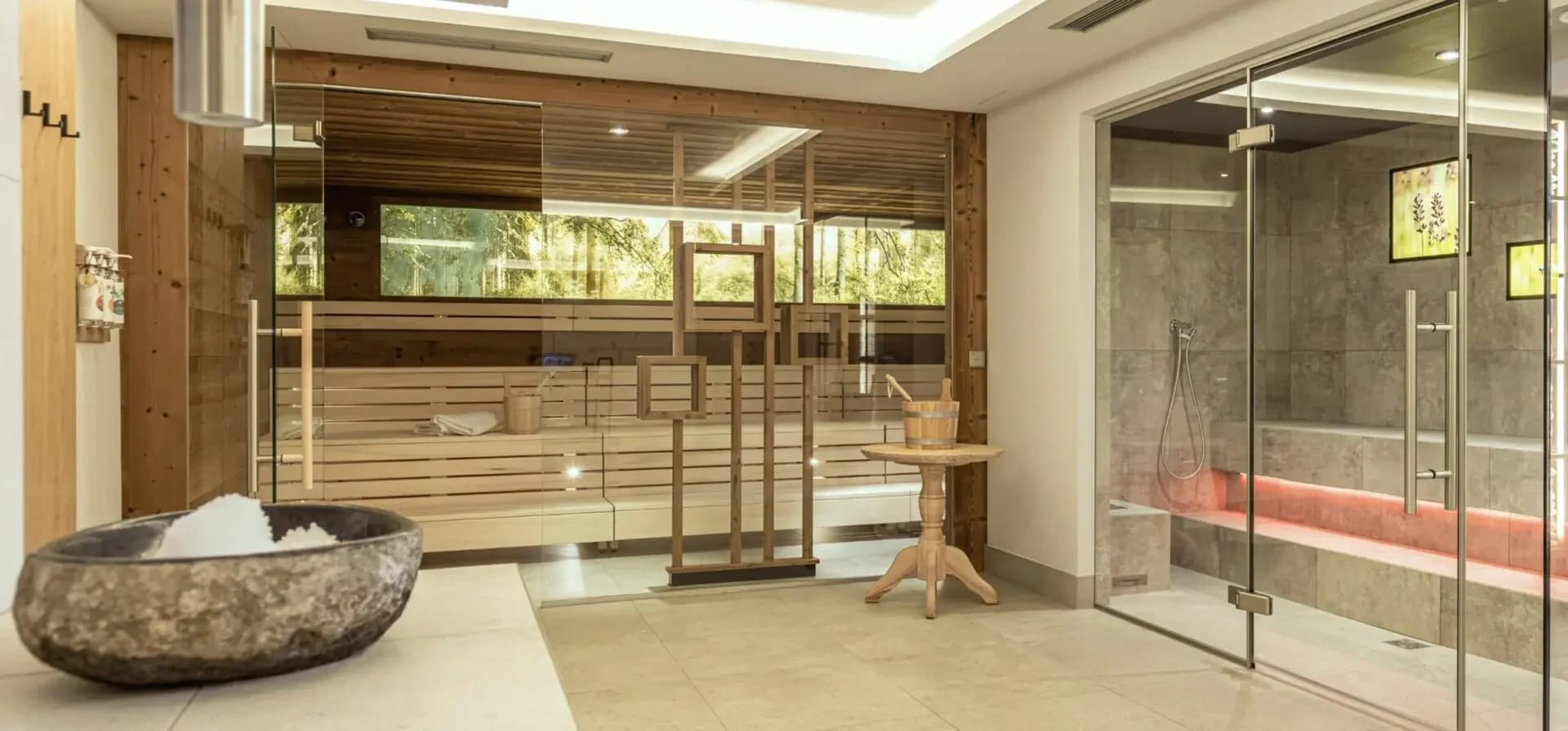 Saunabereich des Hotel Pirchnerhof mit finnischer Sauna und Dampfbad nebeneinander