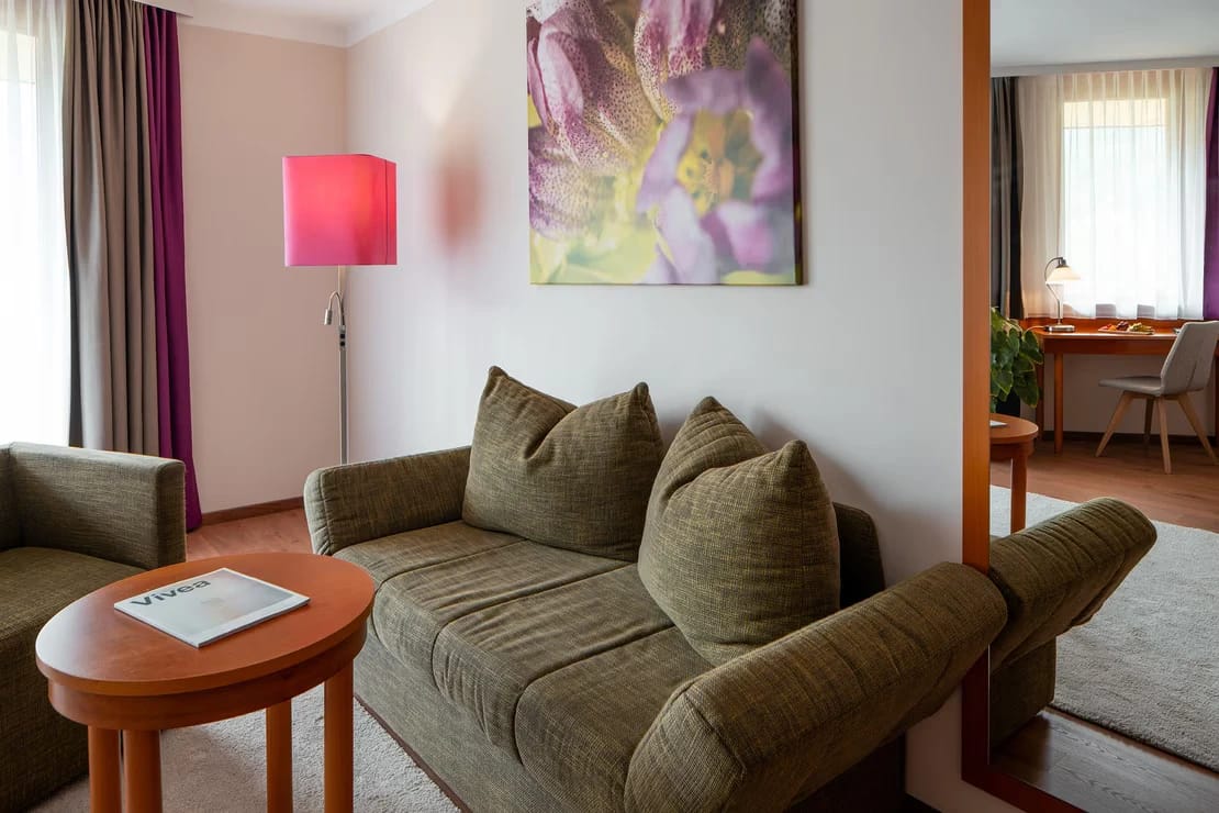 Suite mit Wohnbereich, Sofa und Sessel