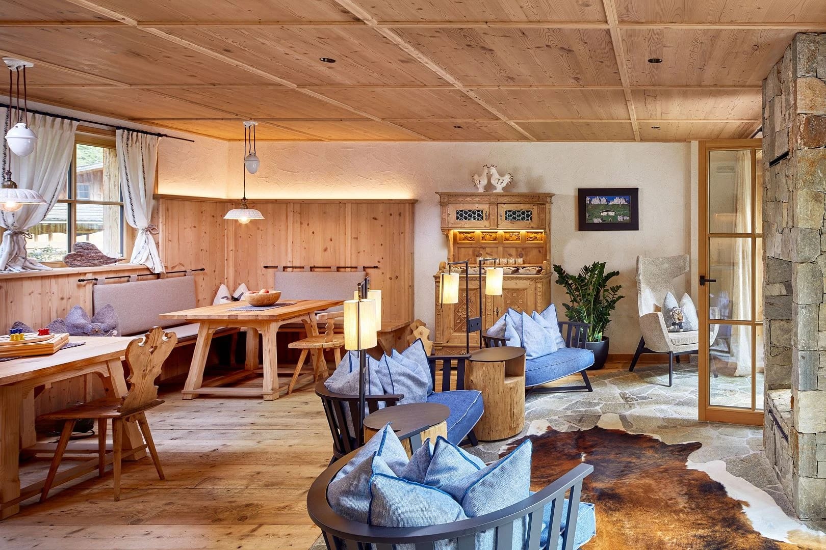 Lounge mit Tiroler Stube