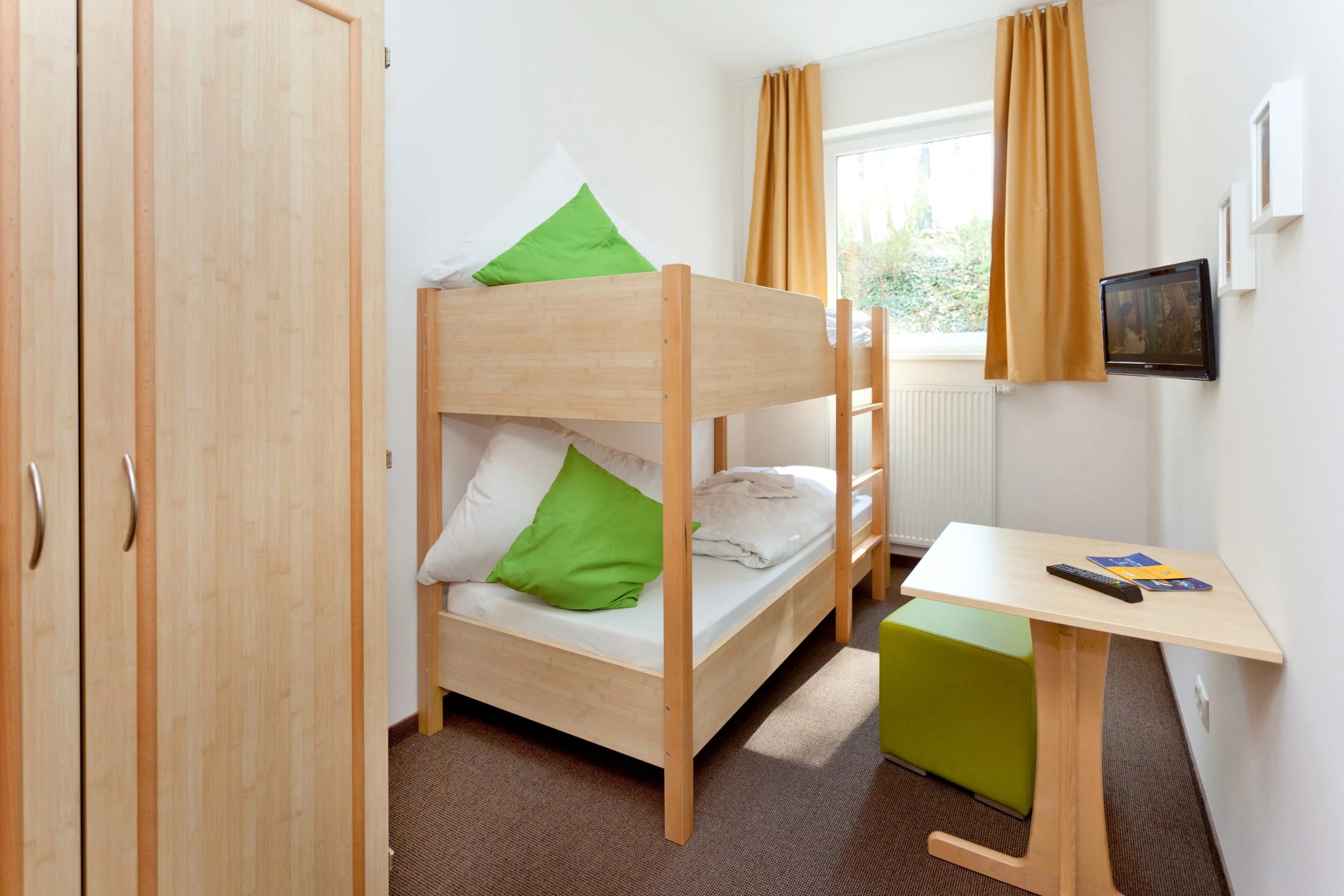 Kinderzimmer mit hölzernem Etagenbett