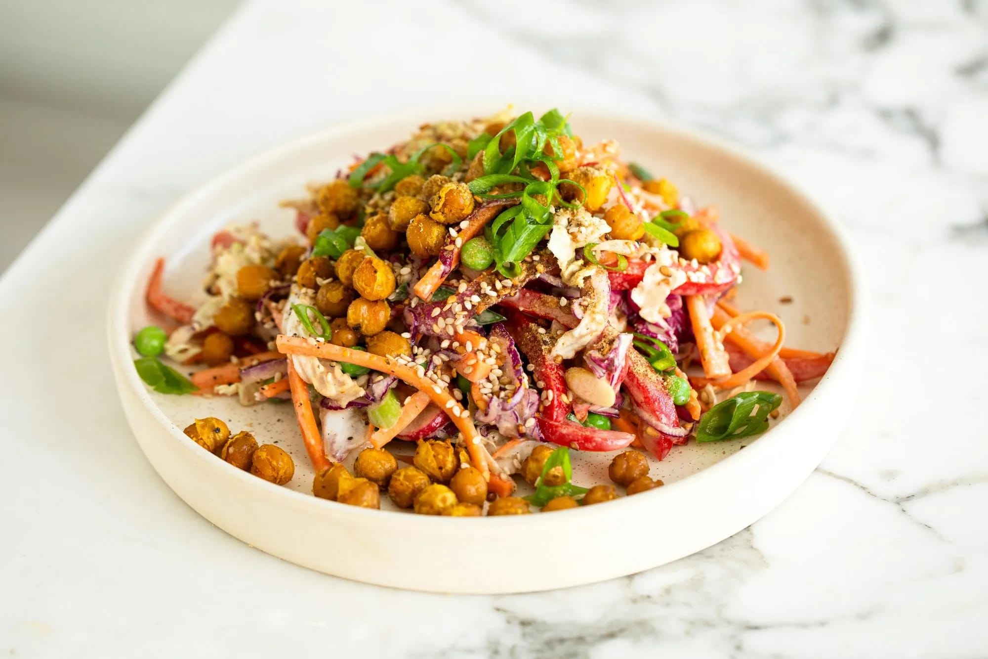 Bunter Salat mit Kichererbsen